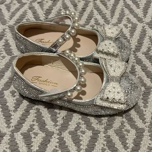 Girls’ size 10 Sparkle Shoes